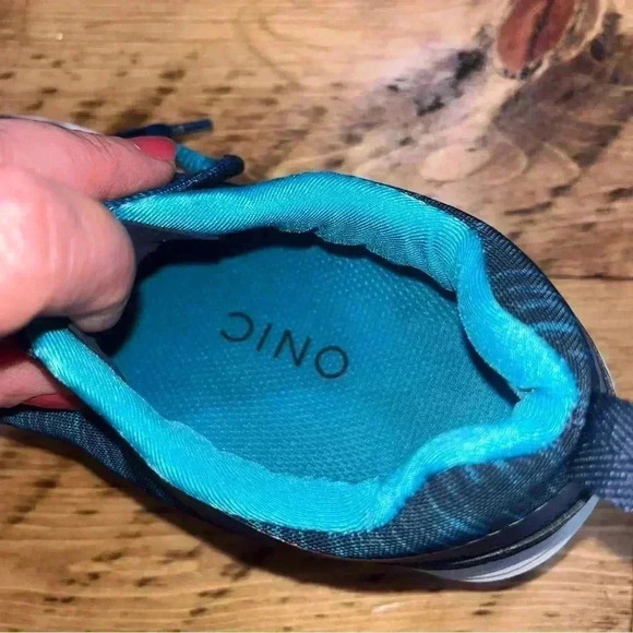 Vionic Comfort running/walking shoe blue/ black colorway - Picture 11 of 13